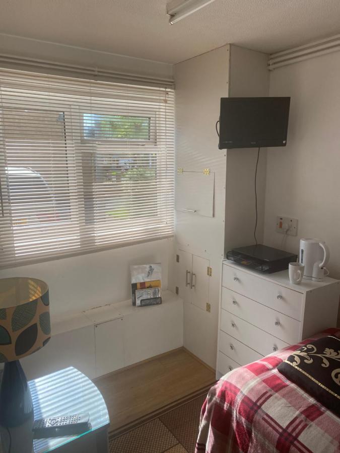 Appartement Travelling Stop à Swindon Extérieur photo