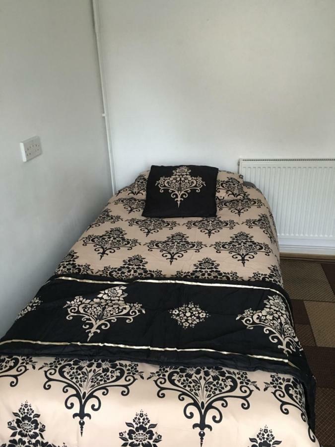 Appartement Travelling Stop à Swindon Extérieur photo