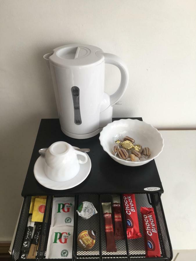 Appartement Travelling Stop à Swindon Extérieur photo