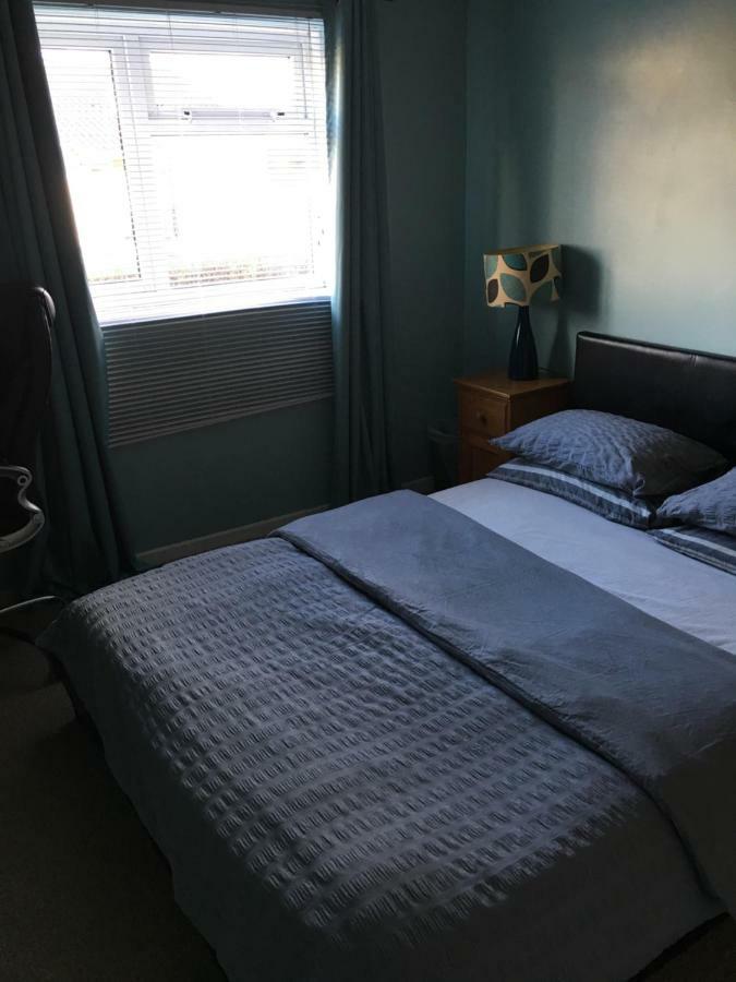 Appartement Travelling Stop à Swindon Extérieur photo
